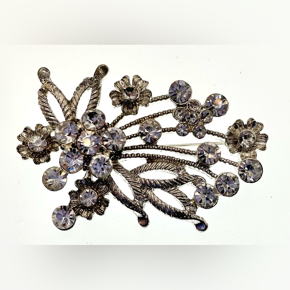 Vintage Silver Tone Textured Floral Design Brooch Pin Faceted Sparkling Crystals